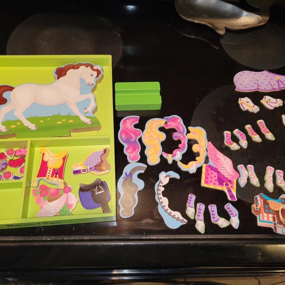 MELISSA &amp; DOUG MY HORSE CLOVER MAGNETIC DRESS UP WOODEN HORSE TOY